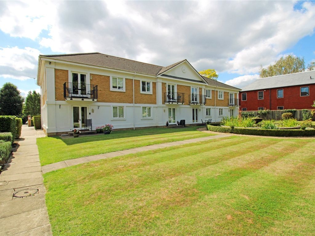 2 bed flat for sale in Simmons Place, Staines-Upon-Thames, Surrey TW18 