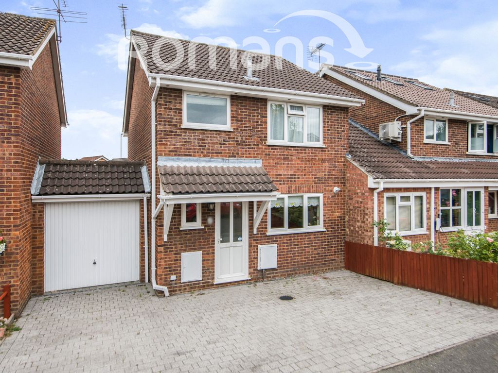 3 bed linkdetached house to rent in Barnard Close, Frimley, Camberley