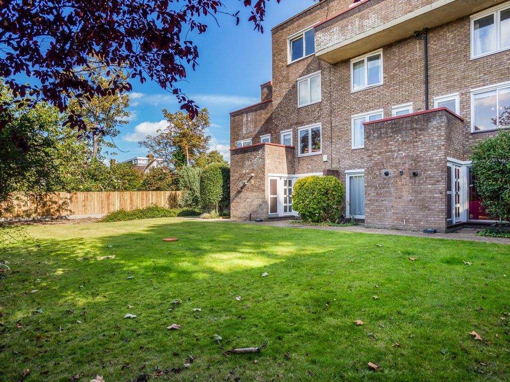 1 bed for sale in St. Stephen's Gardens, London SW15, £