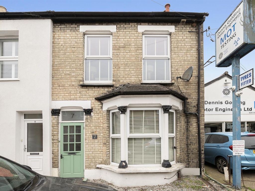 3 bed property for sale in Garfield Road, Chingford, London E4, £