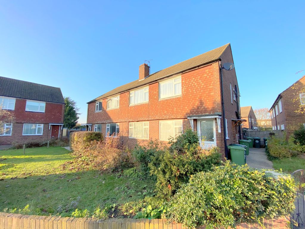 2 bed for sale in Chertsey Road, Ashford TW15, £285,000 Zoopla