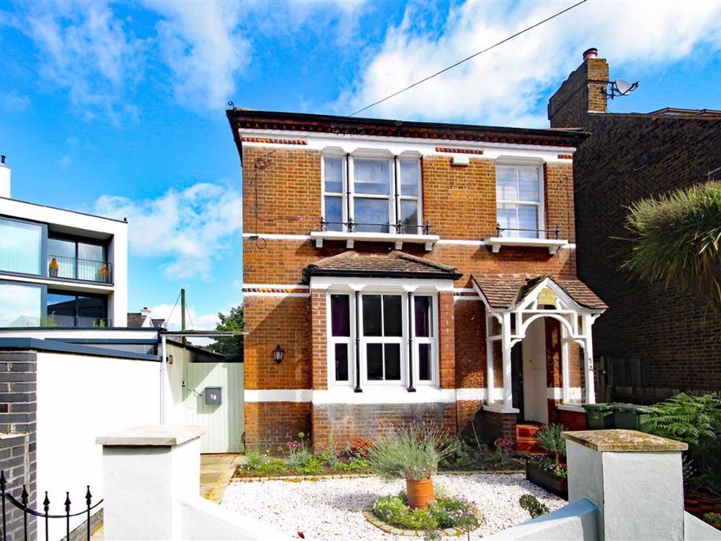 4 bed flat to rent in Station Road, Hampton Wick, Kingston Upon Thames