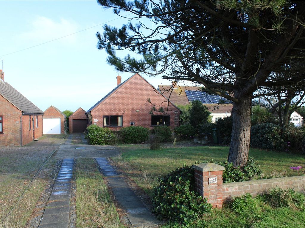 4 bed bungalow for sale in Sea View Road, Mundesley, Norwich NR11, £