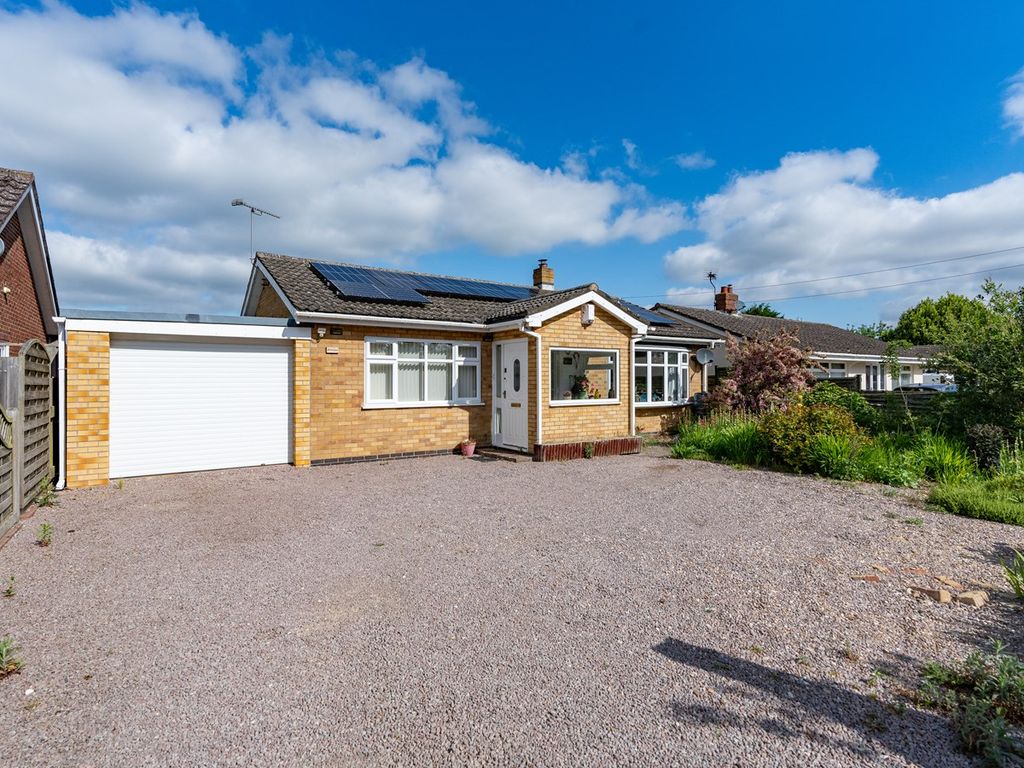 3 bed detached bungalow for sale in Station Road, Hubberts Bridge