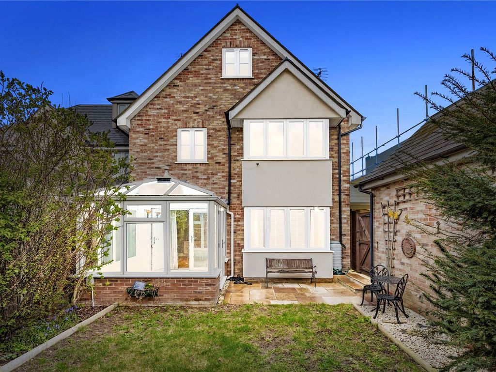 4 bed semidetached house for sale in Longmead Avenue, Great Baddow