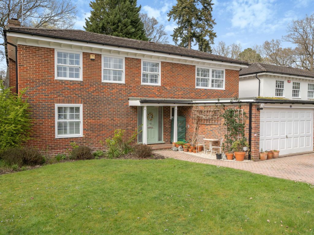 5 bed detached house for sale in Knowles Avenue, Crowthorne, Berkshire