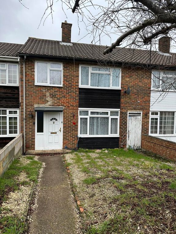 3 bed terraced house to rent in Long Furlong Drive, Slough SL2, £1,750
