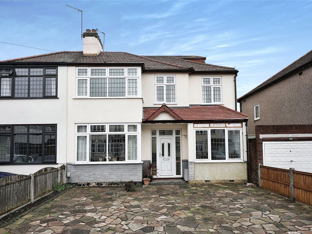 4 bed semidetached house for sale in Belgrave Avenue, Romford RM2, £
