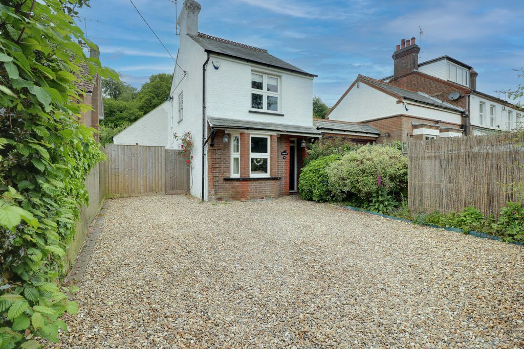 4 bed detached house for sale in Kings Lane, South Heath, Great
