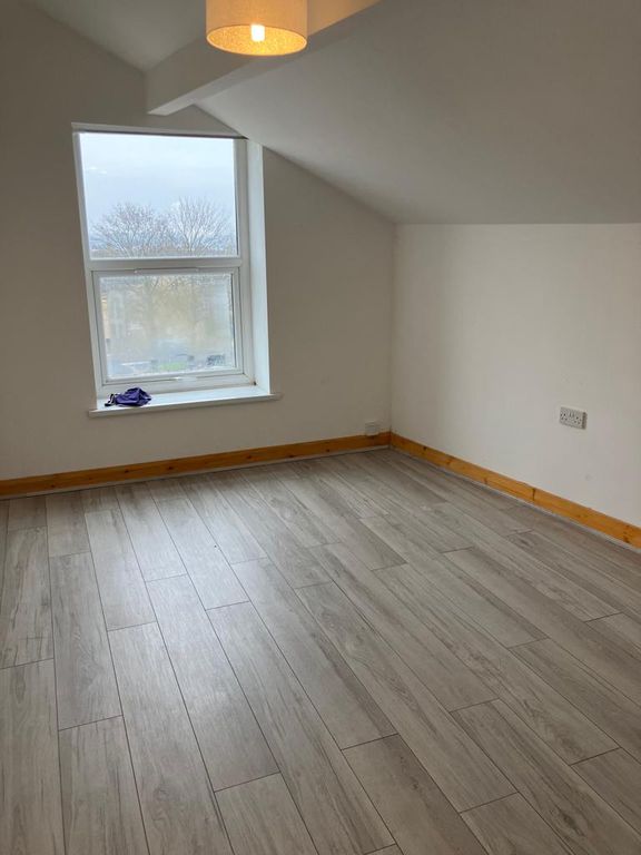 2 bed flat to rent in Parkside Rd, Bradford BD5 Zoopla