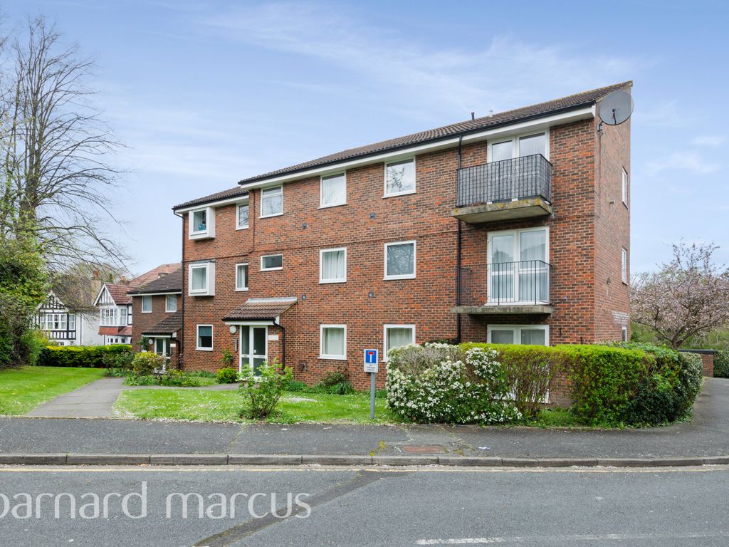 2 bed flat to rent in Parrs Close, Sanderstead, South Croydon CR2, £