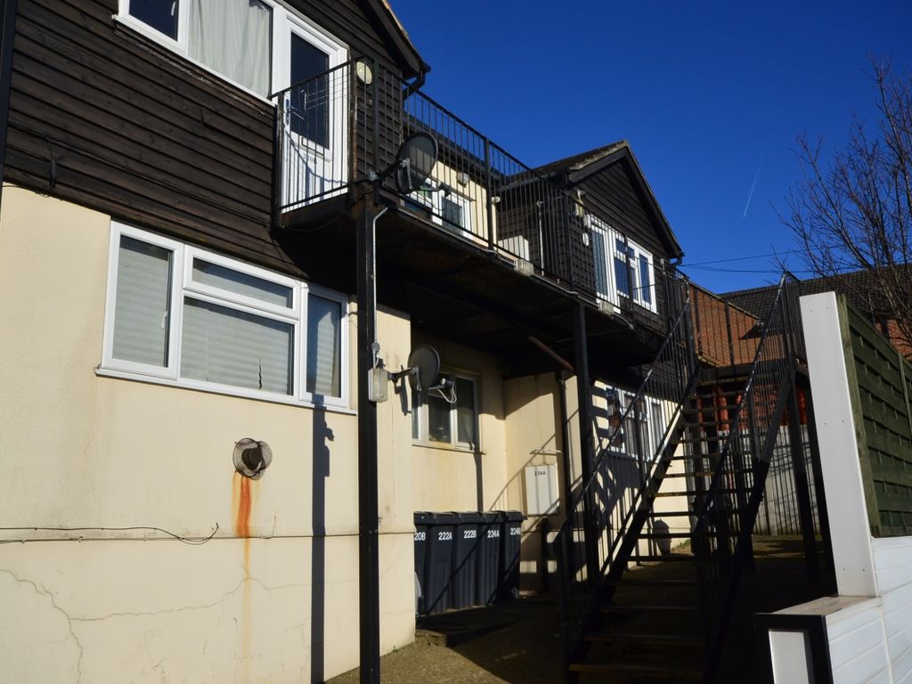 1 bed flat to rent in Chatham Hill, Chatham ME5, £700 pcm Zoopla