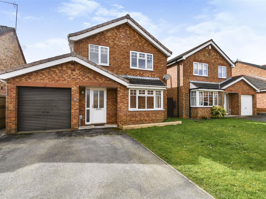 4 bed detached house for sale in Dunston Drive, Hessle HU13, £325,000