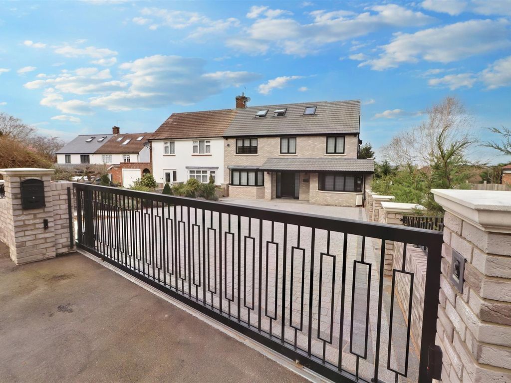 4 bed semidetached house for sale in Carrington Avenue, Borehamwood