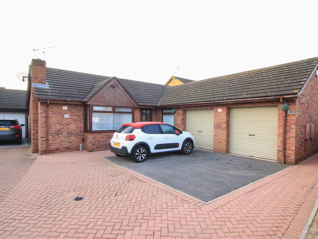 3 bed detached bungalow for sale in Goodison Boulevard, Cantley, Doncaster DN4, £345,000 Zoopla