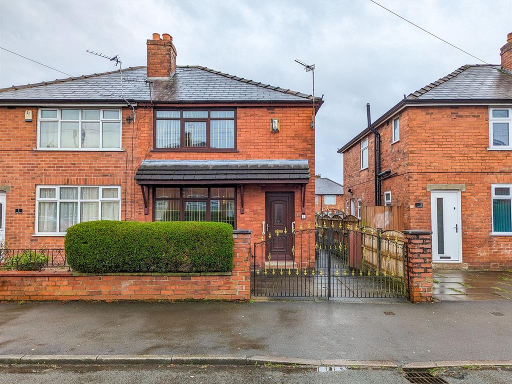 3 bed semidetached house for sale in Edna Road, Leigh WN7, £119,995