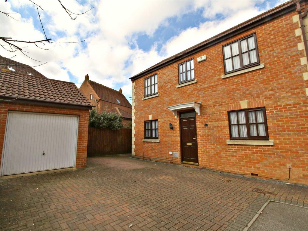 3 bed semidetached house to rent in Clare Croft, Middleton, Milton