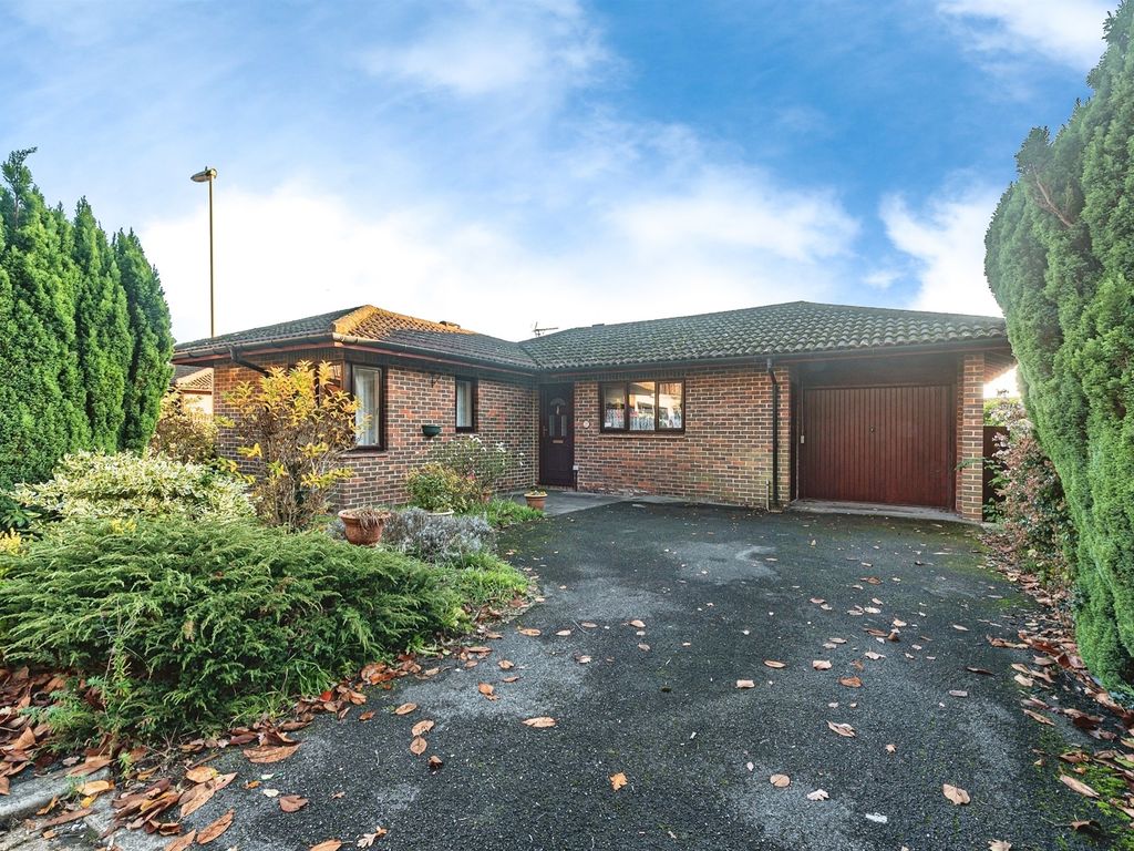 2 bed detached bungalow for sale in Marshcourt, Lychpit, Basingstoke