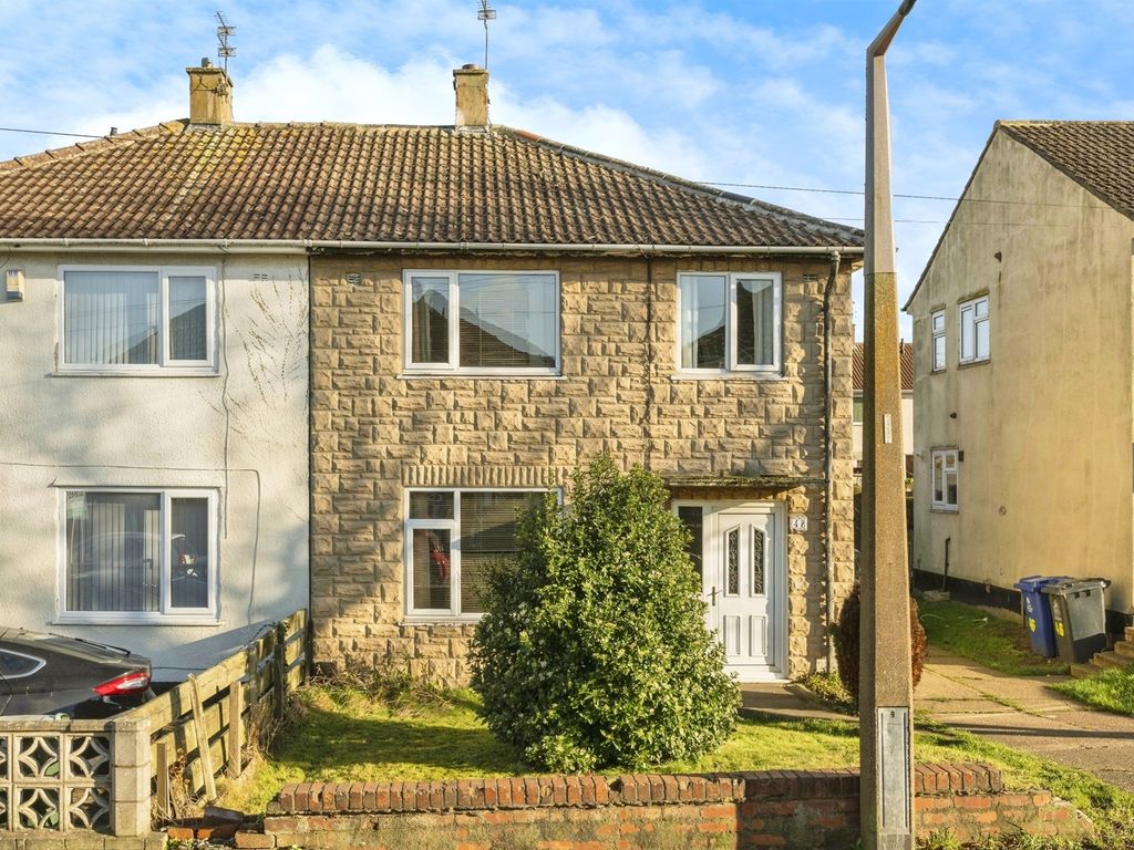 3 bed semidetached house for sale in Auburn Road, Edlington, Doncaster