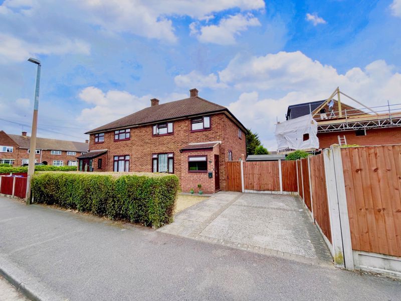 3 bed semidetached house for sale in Annalee Gardens, South Ockendon