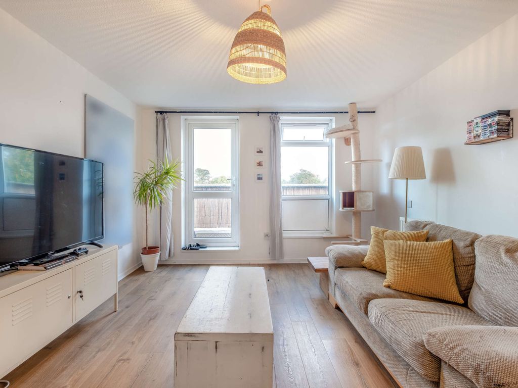 Garnham Close, London N16  