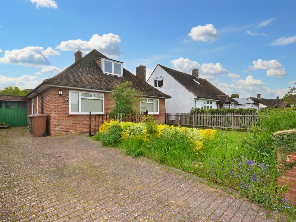 2 bed detached bungalow for sale in Bates Lane, Weston Turville