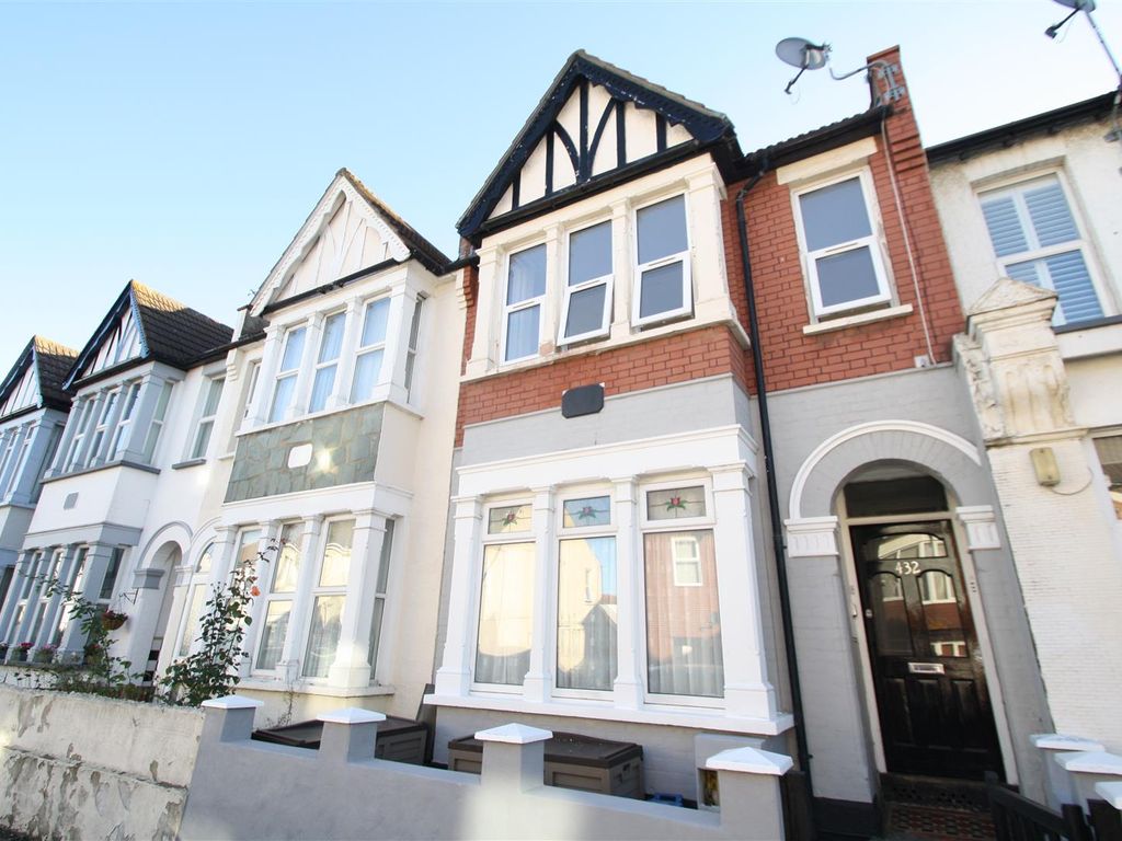 2 bed flat to rent in Westborough Road, WestcliffOnSea SS0 Zoopla