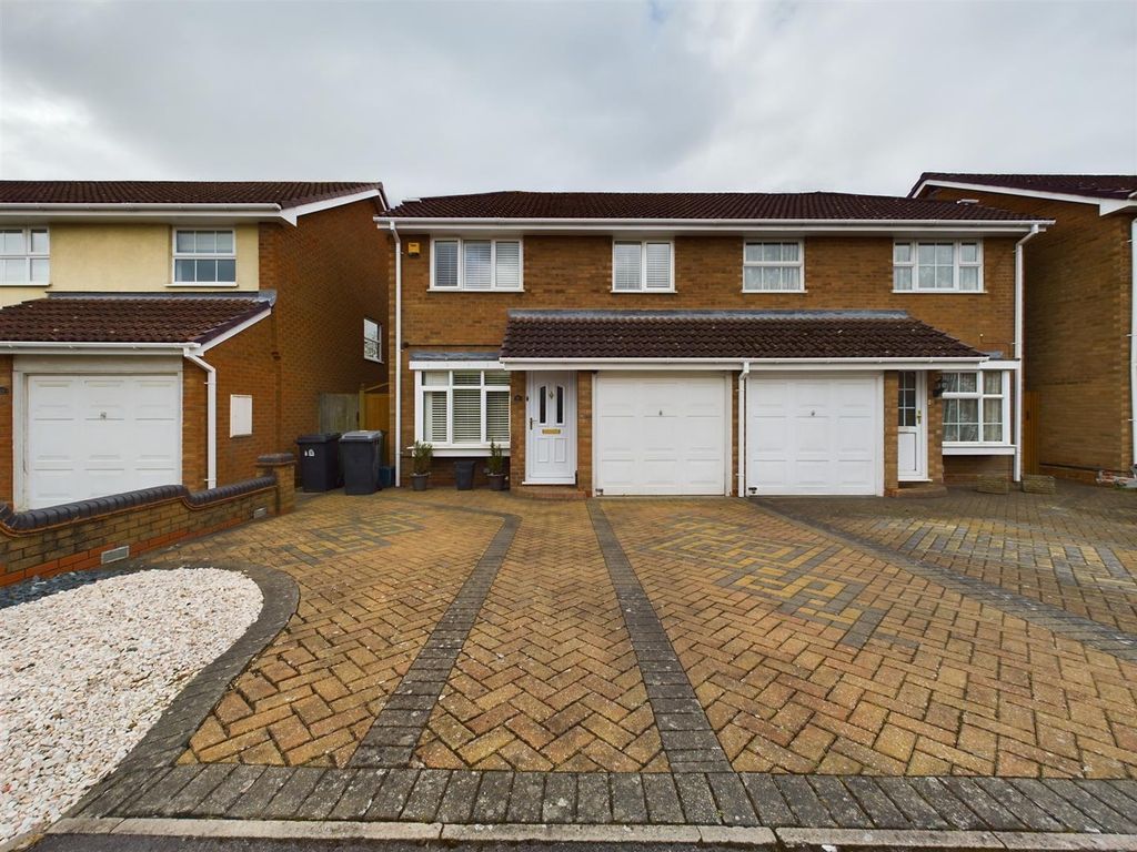 3 bed semidetached house for sale in Delafield Drive, Calcot, Reading