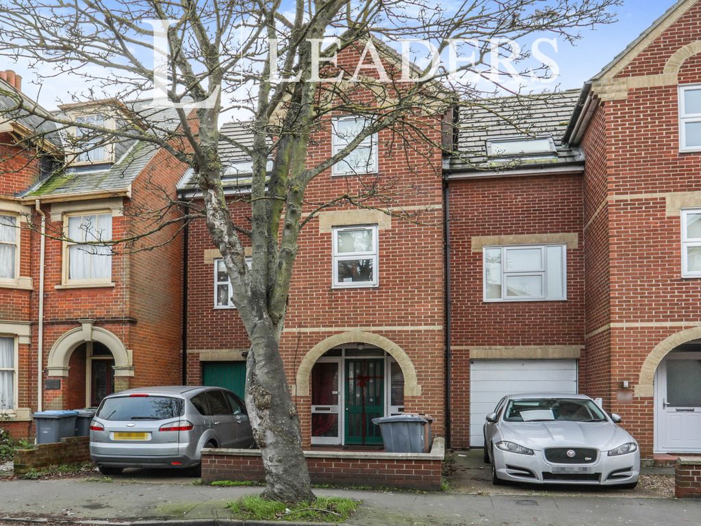 3 bed town house to rent in York Road, Felixstowe IP11, £1,050 pcm Zoopla