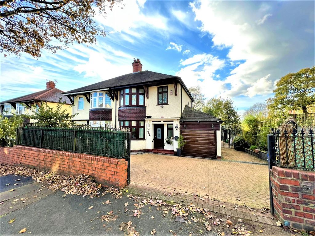 3 bed detached house for sale in High Lane, StokeOnTrent