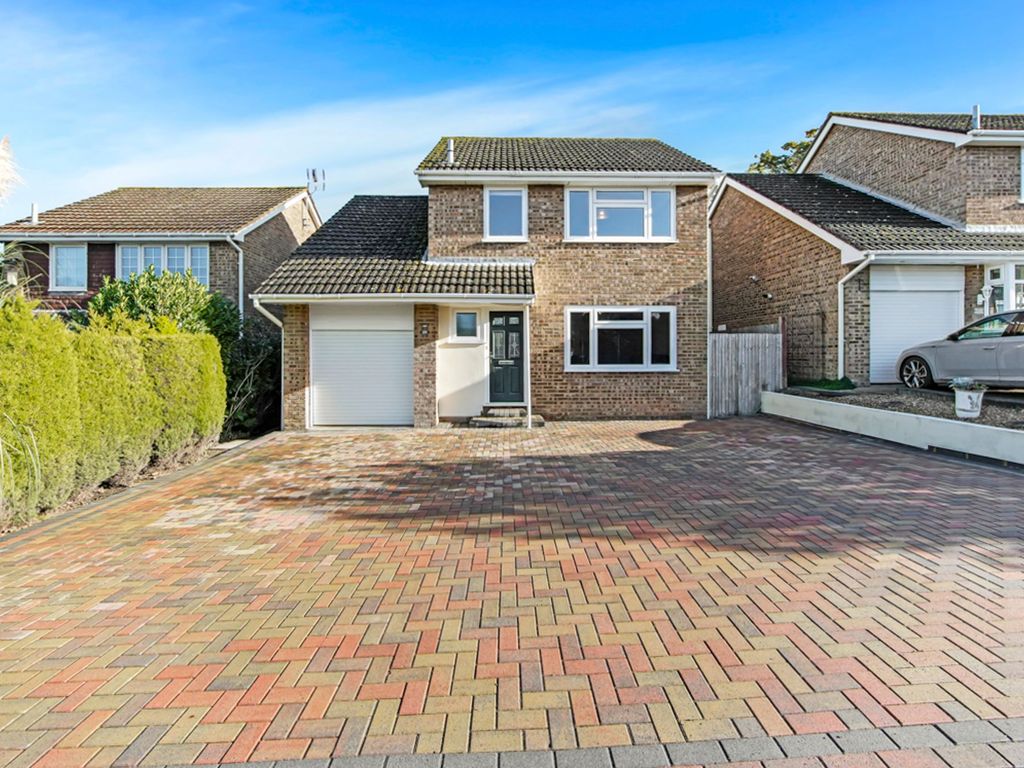 4 bed detached house for sale in Reedham Crescent, Cliffe Woods, Kent