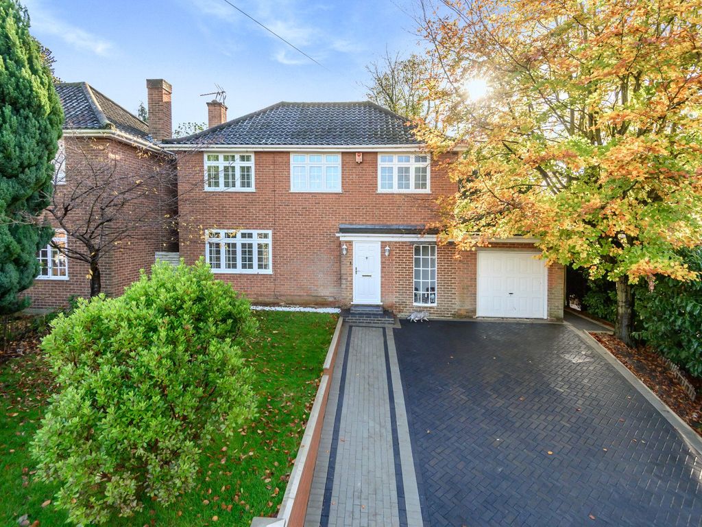 Daneswood Close, Weybridge KT13  