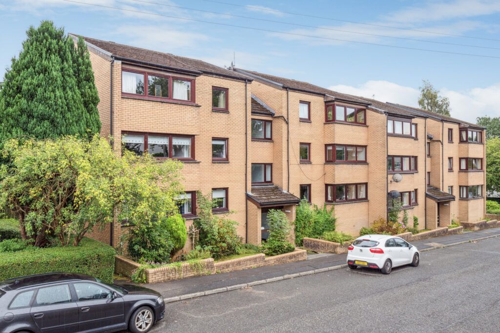 2 bed flat for sale in Balcarres Avenue, Kelvindale, Glasgow G12, £