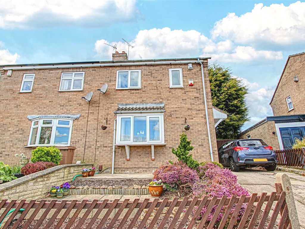 3 bed semidetached house to rent in Petersfield Close, Mansfield
