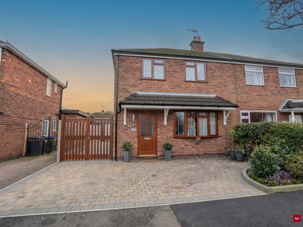 3 bed semidetached house for sale in Colts Close, Burbage