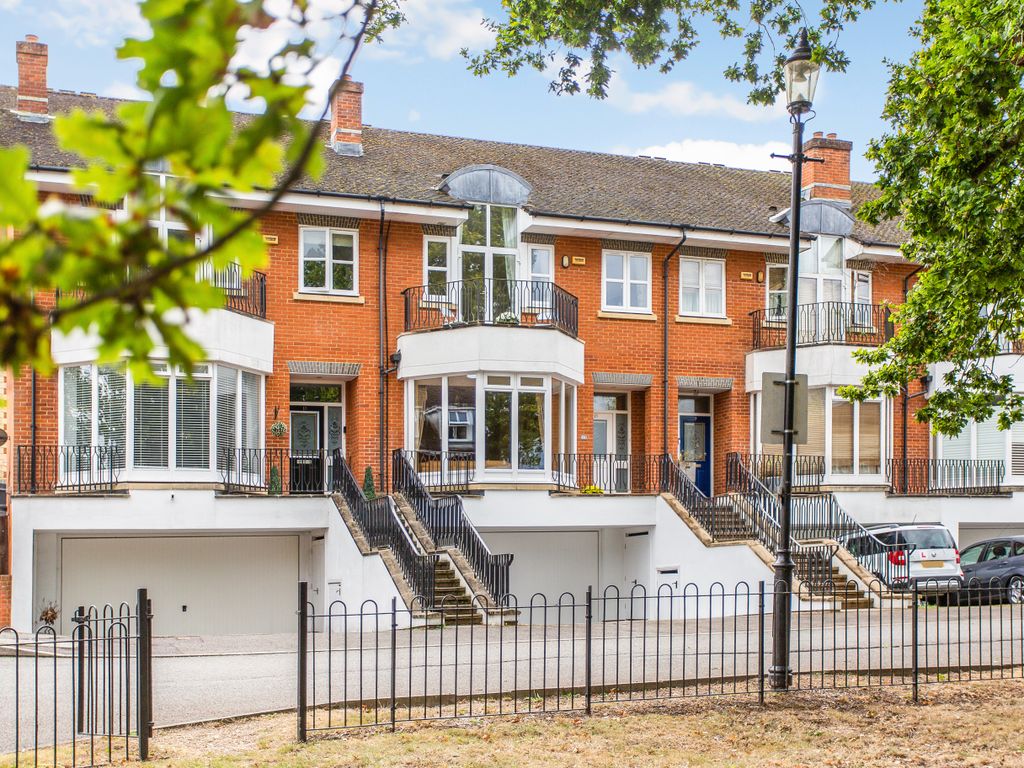 5 bed terraced house for sale in Cambridge Square, Redhill RH1, £