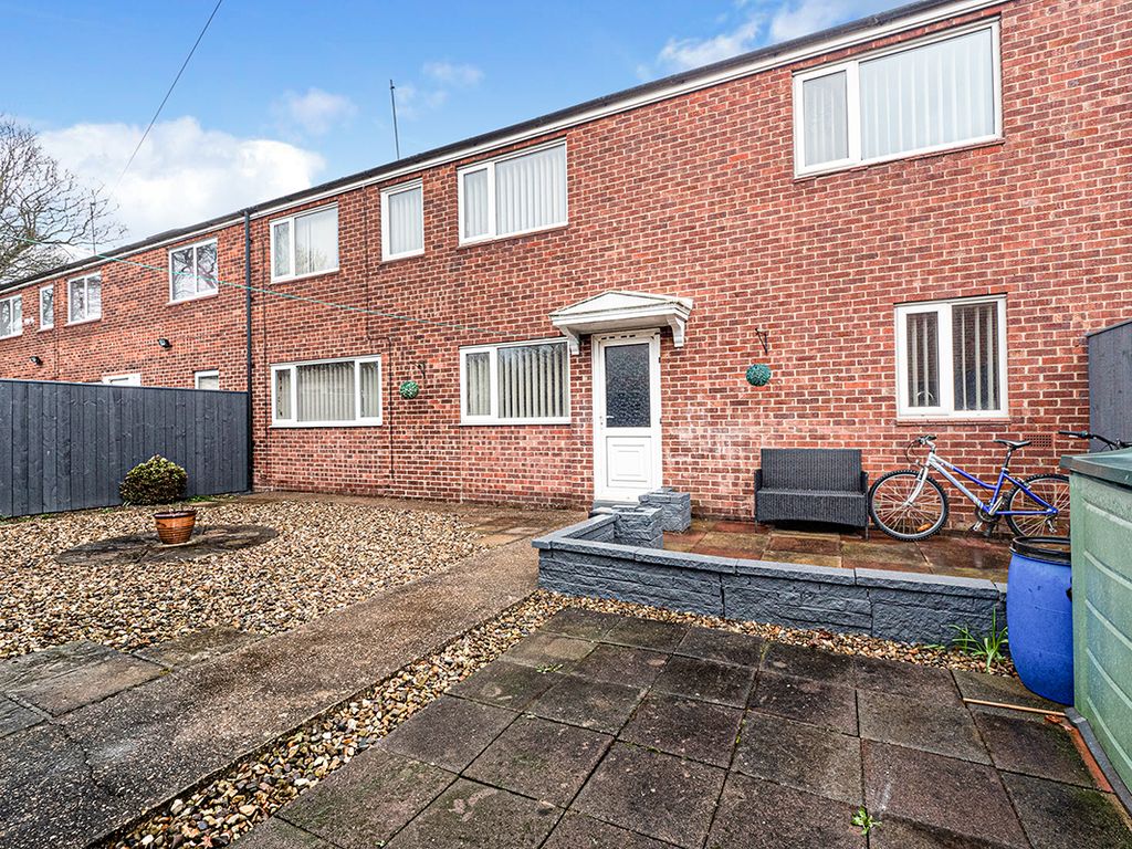 4 bed terraced house for sale in Dorking Close, Hull, East Yorkshire