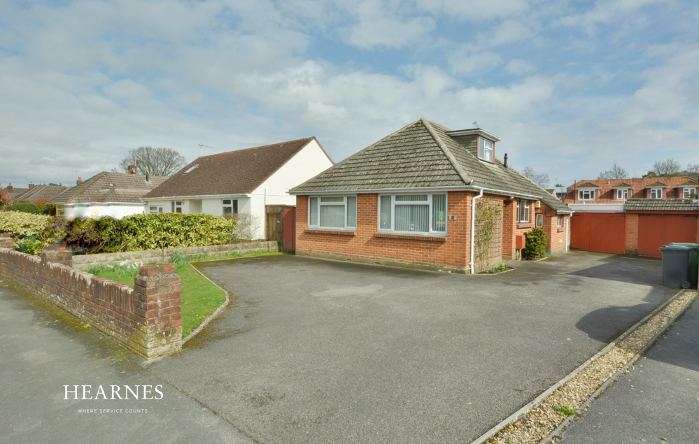 2 bed detached bungalow for sale in Fairview Crescent, Broadstone BH18