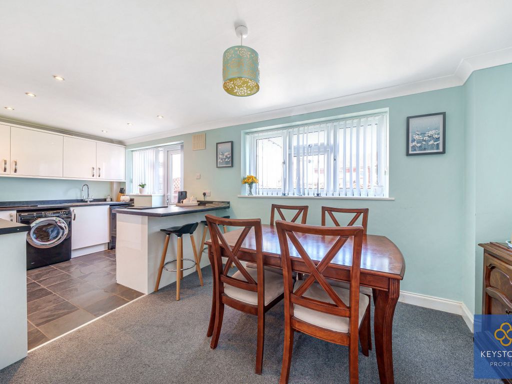 3 bed end terrace house for sale in Chigwell View, Collier Row RM5, £