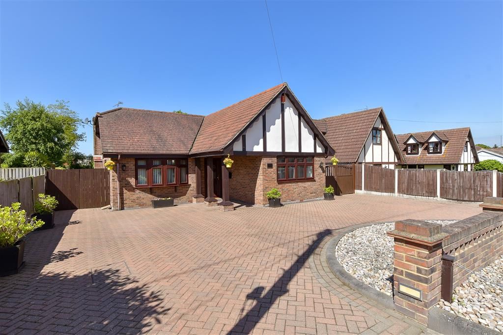 4 bed detached bungalow for sale in Sugden Avenue, Wickford, Essex SS12