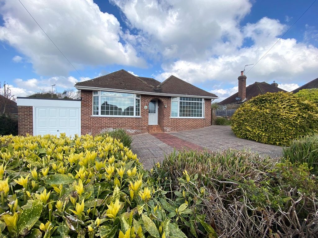 3 bed detached bungalow for sale in Chantry Avenue, Bexhill On Sea TN40 Zoopla