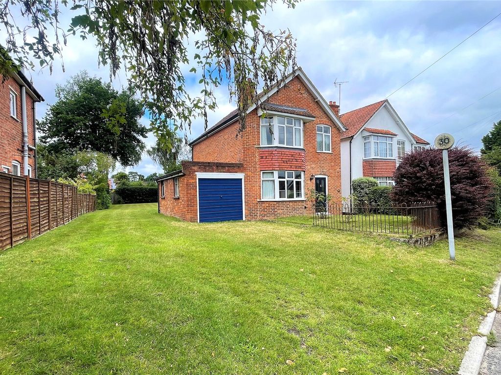 3 bed detached house for sale in Green Lane, Blackwater, Camberley