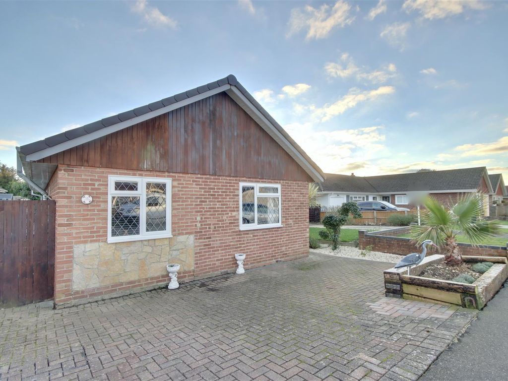 3 bed semidetached bungalow for sale in Longwood Avenue, Cowplain, Waterlooville PO8, £350,000