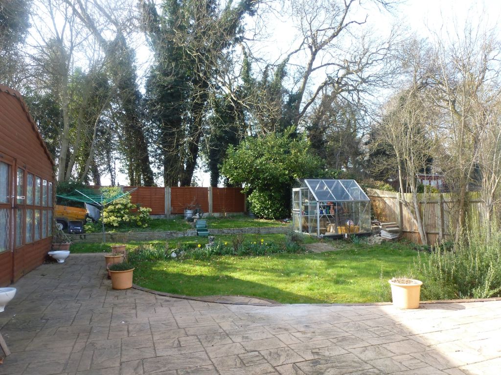 3 bed bungalow to rent in Neal Road, West Kingsdown, Sevenoaks TN15