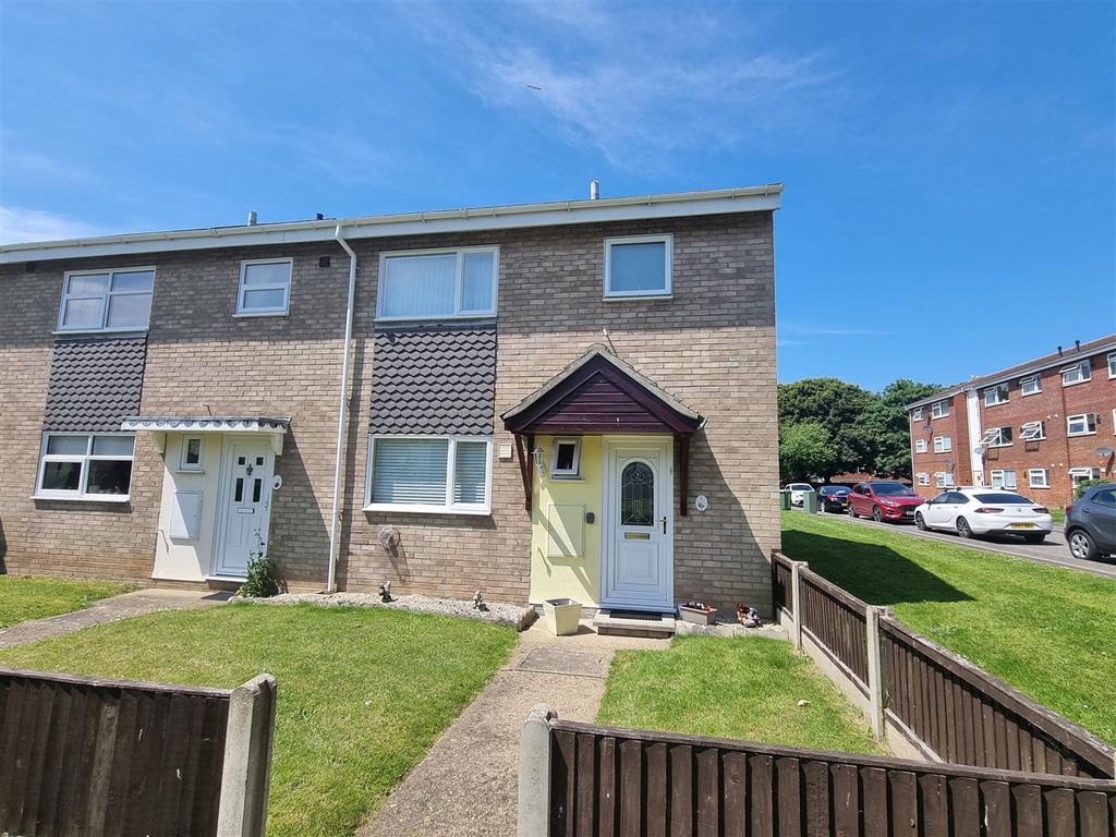 3 bed end terrace house for sale in Amethyst Close, Gorleston, Great Yarmouth NR31, £190,000