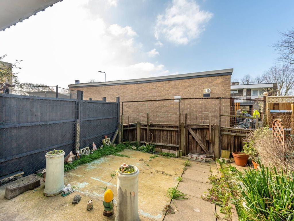 2 bed terraced house for sale in Clement Close, Brondesbury Park