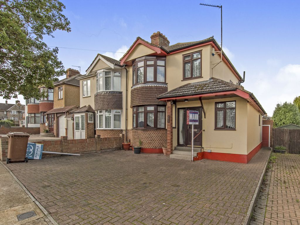 3 bed semidetached house for sale in Valley View Road, Rochester, Kent