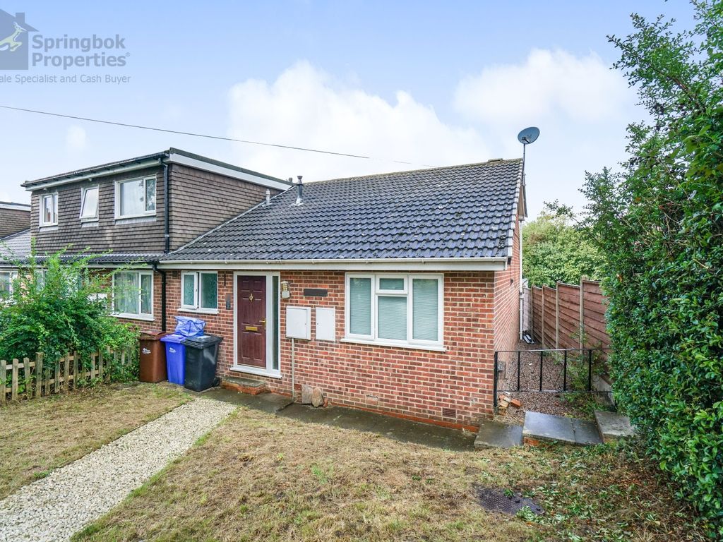 3 bed semidetached house for sale in Waterside, BurtonOnTrent