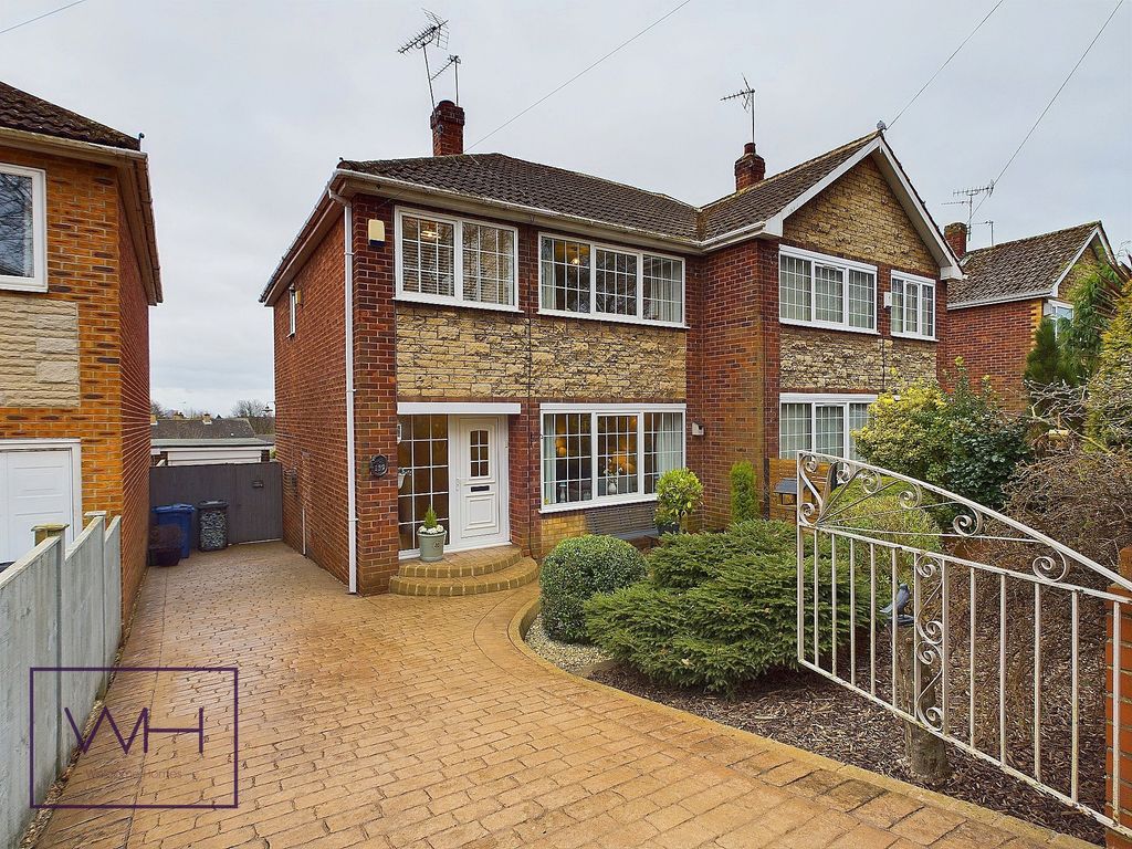 3 bed semidetached house for sale in Cusworth Lane, Cusworth