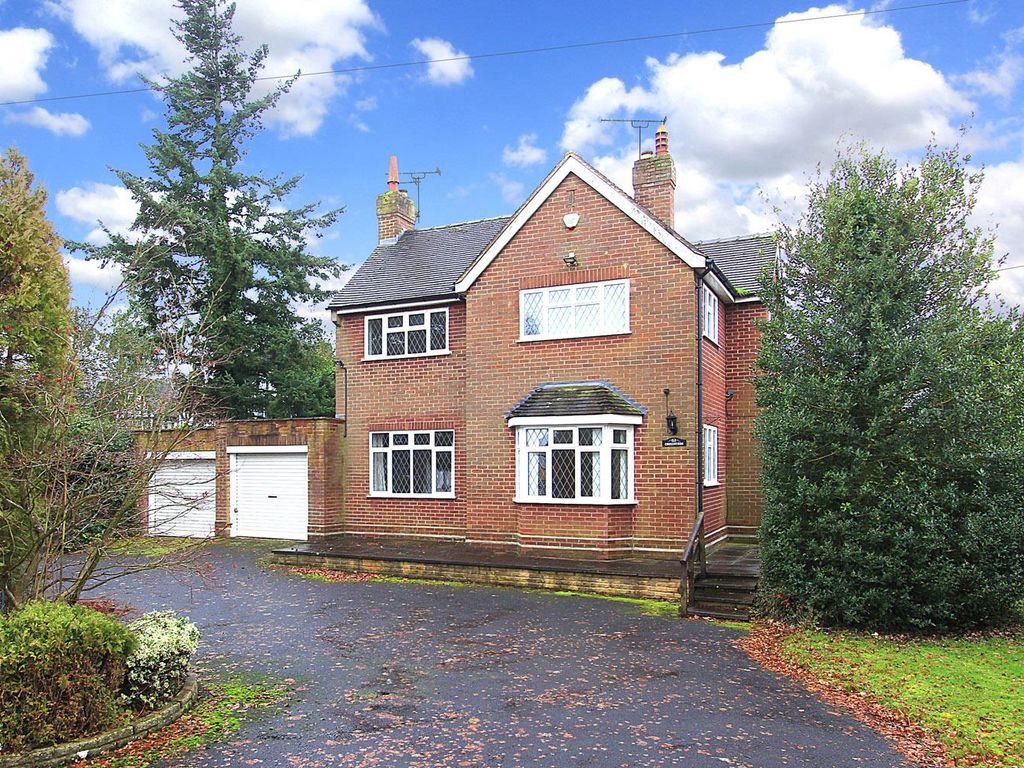 3 bed property to rent in Springhill Lane, Lower Penn, Wolverhampton